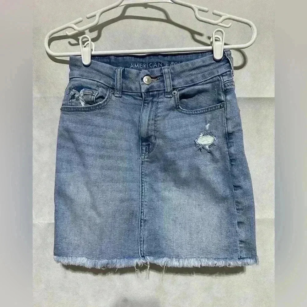 American Eagle Curvy Hi-Rise Mini Skirt Blue Jean Denim Distressed Size 0 NWOT